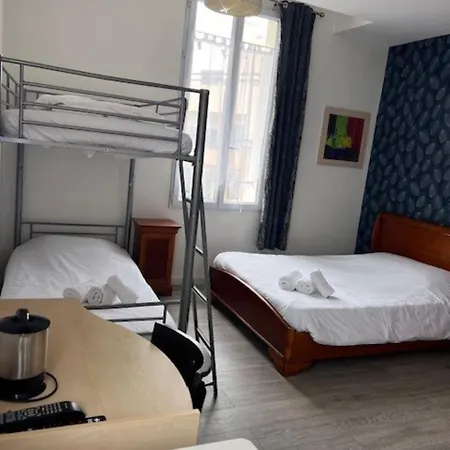 Trianon Hotel *