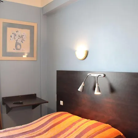 Trianon Hotell *